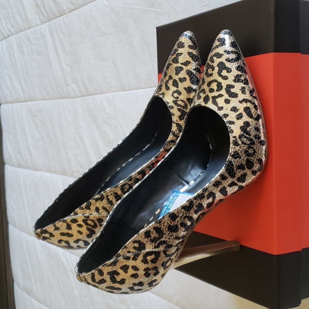 Guess ggFelesity Brassy Gold Stilletos in Cheetah Pattern